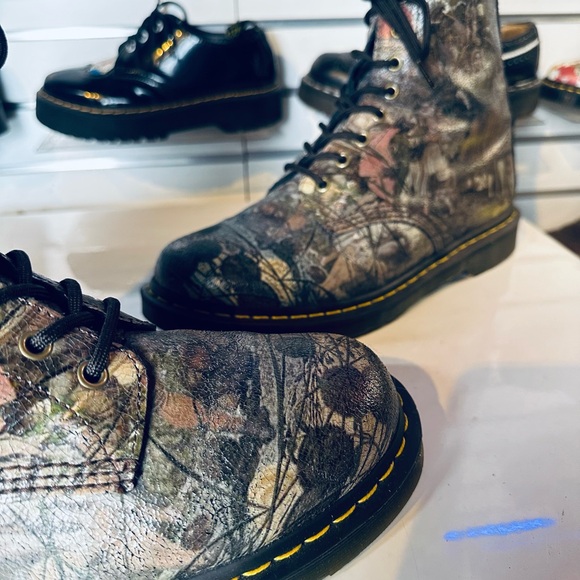 Dr. Martens x Tate Museum collaboration Lace-Up Boots - Picture 1 of 8